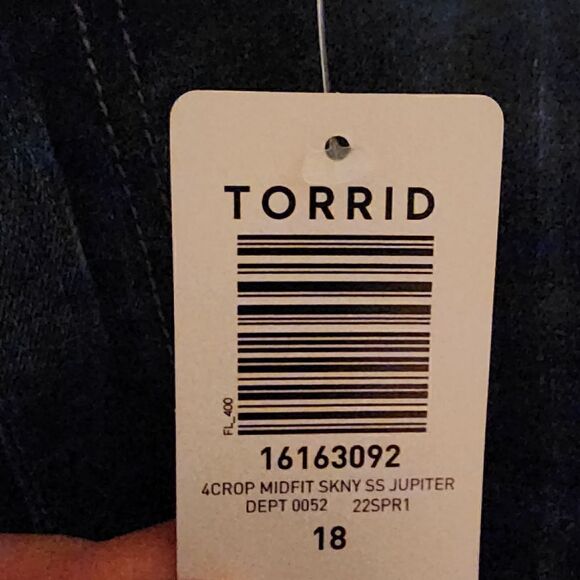 18W Torrid Crop Skinny Fit Mid Rise Jean Super Soft Midfit Blue Denim Stretch NW - Picture 6 of 8
